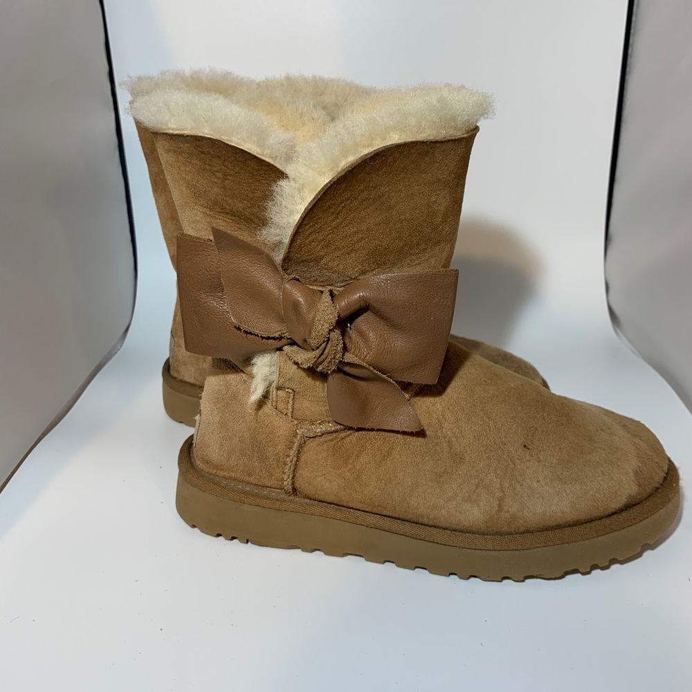 Ugg boots with leather bow